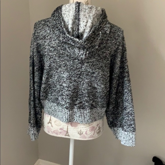 Ruby moon crop sweater - Picture 2 of 2